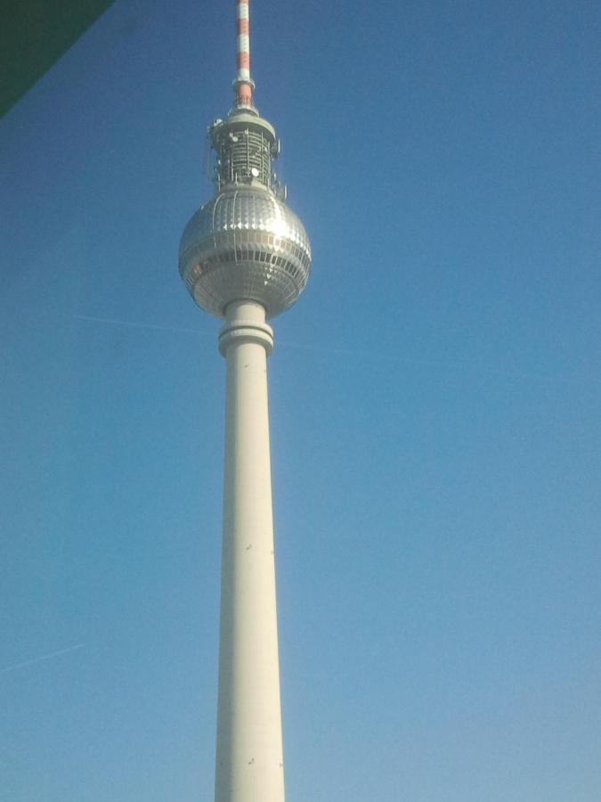 Mitte Von Mitte - Blick Auf Den Turm Apartment Berlin Bagian luar foto