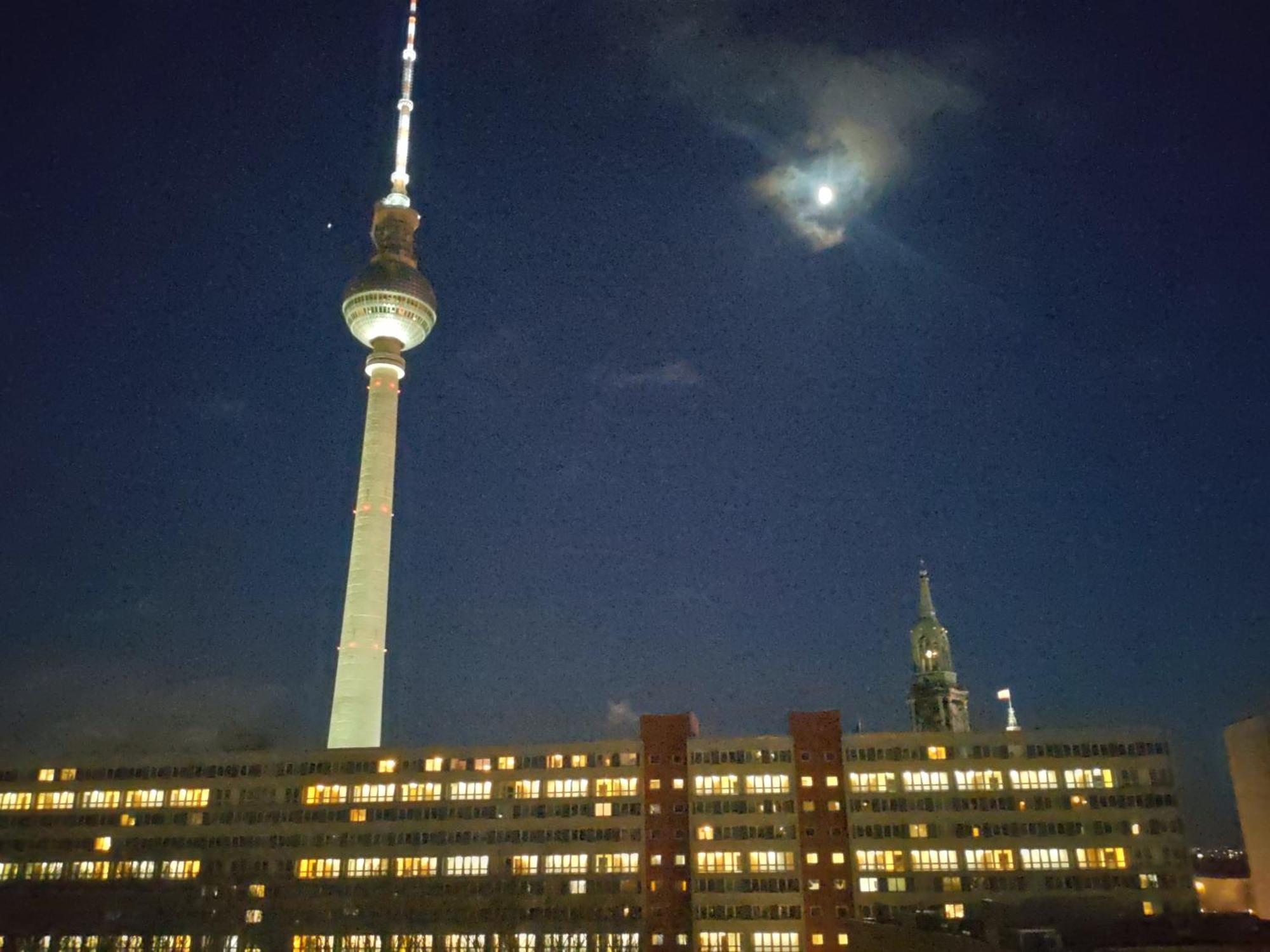 Mitte Von Mitte - Blick Auf Den Turm Apartment Berlin Bagian luar foto